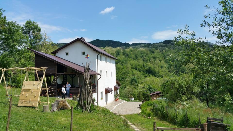 Casa Piscul Lupului Villa Pucioasa Exterior photo